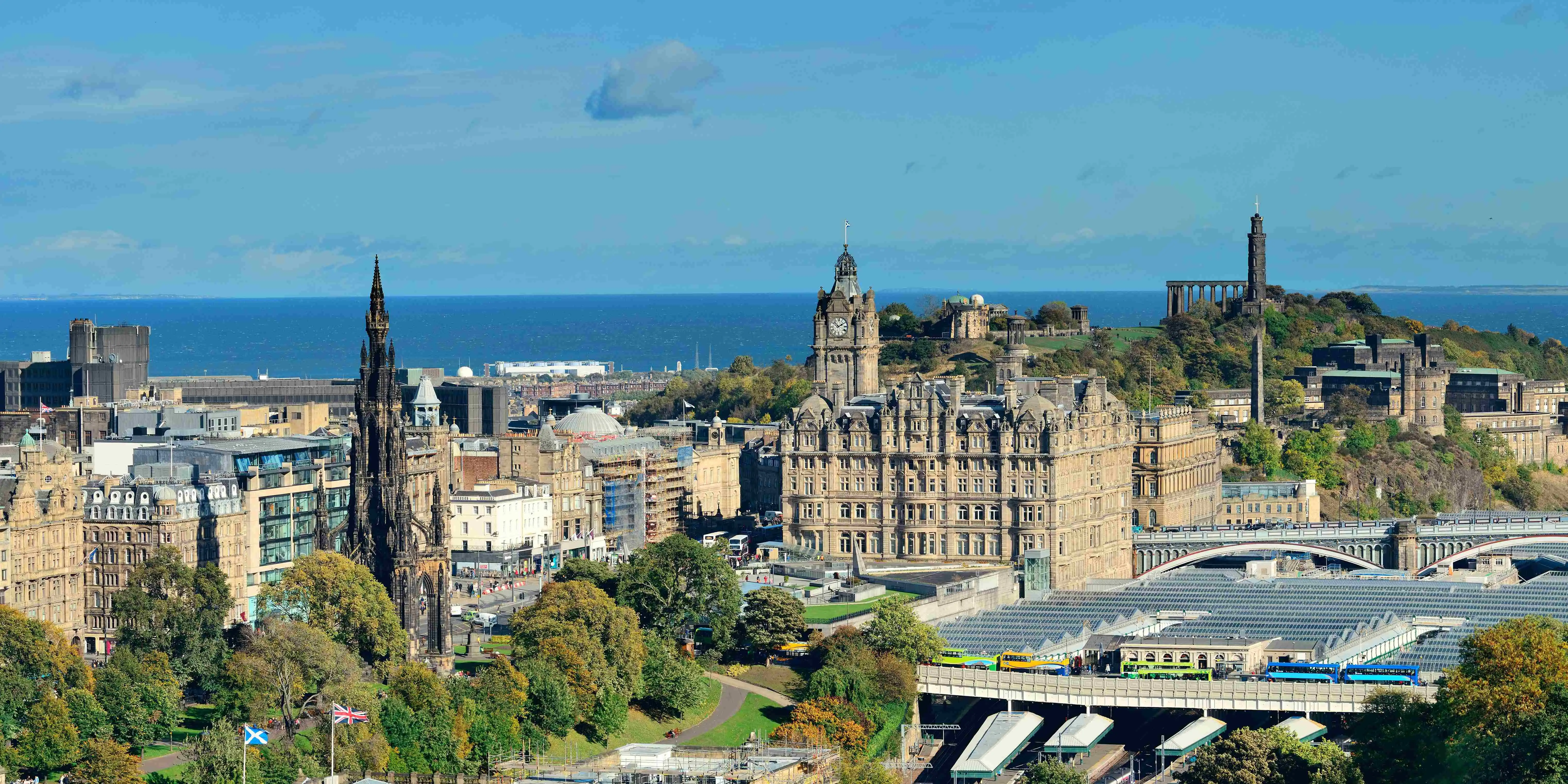 edinburgh-city-rooftop-view-with-historical-architectures-united-kingdom_11zon (4).webp